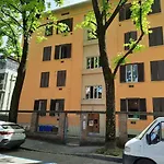 Vicino Ospedale Con Self Check-in Parma